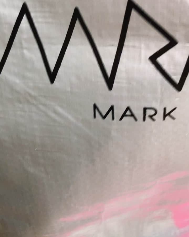 マークファストのインスタグラム：「New shopping bags ready for the opening of my first store in Beijing. 💕 cant wait to show you 💕」