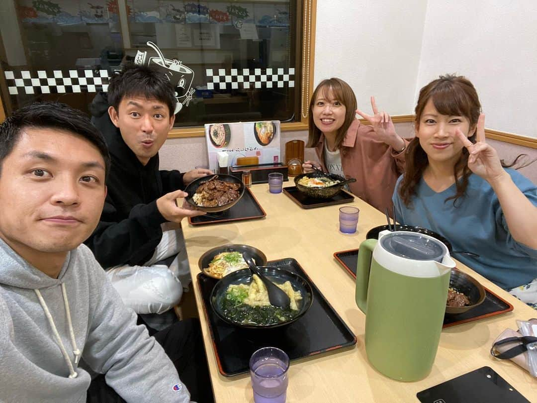 藤村晃輝さんのインスタグラム写真 - (藤村晃輝Instagram)「春高バレー中継お疲れ様でした！中継シーズンは鳴門うどん！ #春高あるある #春高バレーあるある #中継あるある  #TOSあるある #鳴門うどん  #学生の時平気でトリプル丼たいらげてた #今も行ける説 #うどん好きと繋がりたい  #麺類大好き  #春高バレー  #春の高校バレー  #tos  #テレビ大分  #アナウンサー  #田邉智彦  #和田綾香  #坂本くるみ  #藤村晃輝」11月12日 23時01分 - fujimura_koki_tos