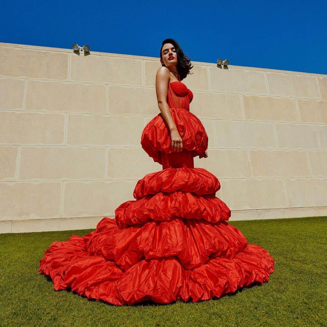 ルーシー・ヘイルのインスタグラム：「tears were shed when I saw this dress💃🏻」