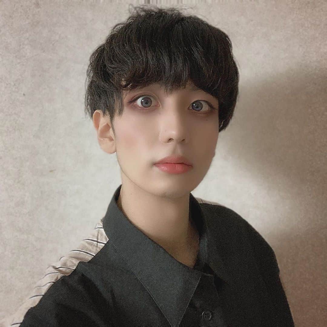 夢屋まさるさんのインスタグラム写真 - (夢屋まさるInstagram)「すっぴんべっぴん安全ピン🧷 スライムがいつの間にかオレンジに紅葉してました。秋ですな🍁」11月12日 23時06分 - yumeyamasaru