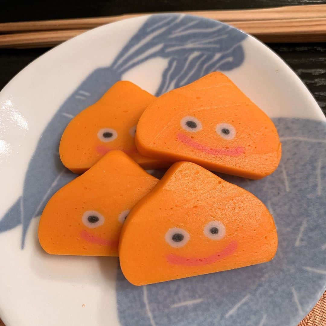 夢屋まさるさんのインスタグラム写真 - (夢屋まさるInstagram)「すっぴんべっぴん安全ピン🧷 スライムがいつの間にかオレンジに紅葉してました。秋ですな🍁」11月12日 23時06分 - yumeyamasaru