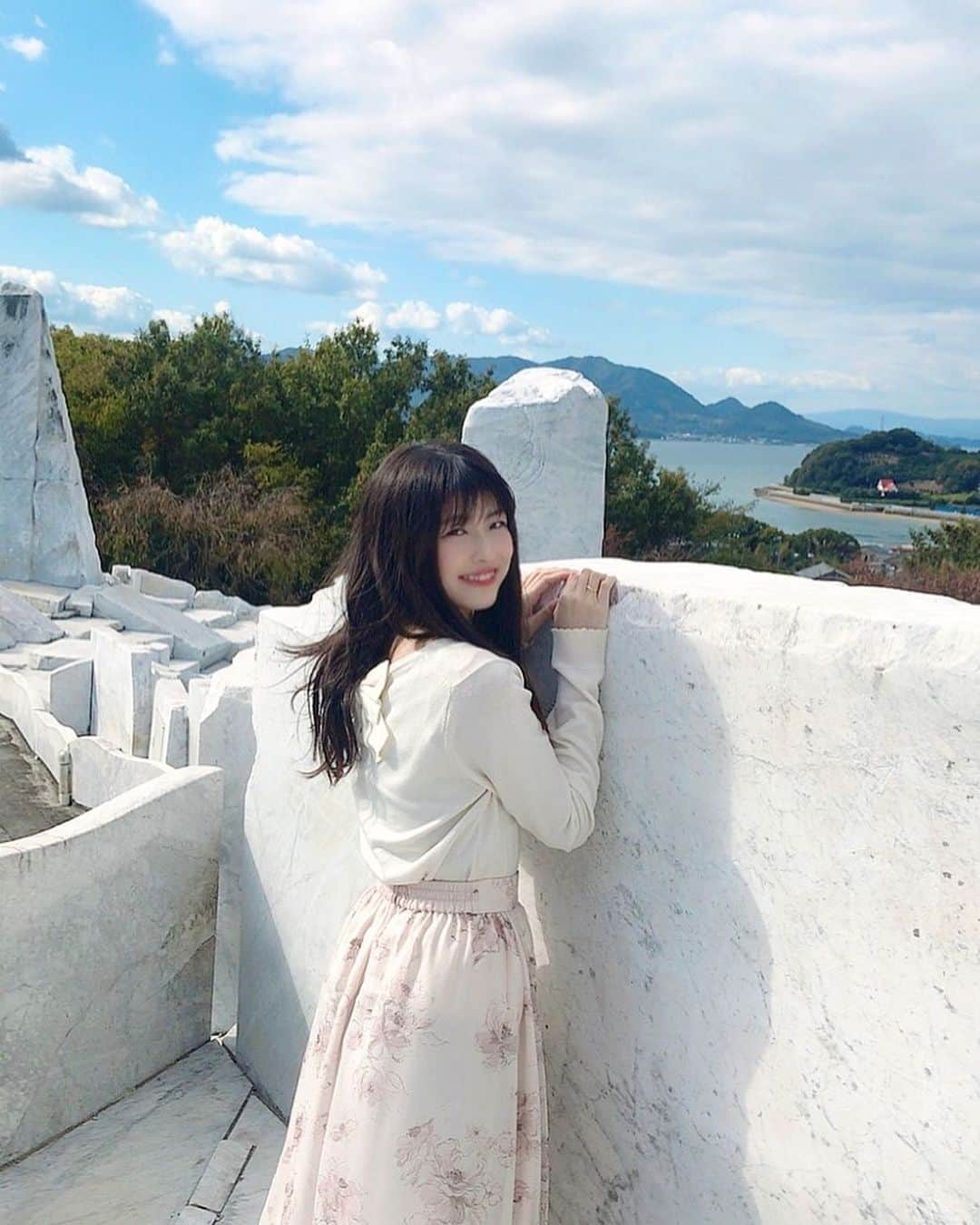 越智萌日さんのインスタグラム写真 - (越智萌日Instagram)「やりたいこと詰め込んだ瀬戸内旅行withいおり💓 . 改めて私たちの胃の無限のポテンシャル、そして気の合い様に驚かされた1泊2日でした💐 私のキャンパスライフはいおり抜きに語れない！ほんまに好き2日間ありがとう💕 . . . . . . #広島観光  #岡山観光　#宮島　#倉敷　#未来心の丘  #厳島神社　#美観地区　#vasara着物」11月12日 23時14分 - moeka19990201