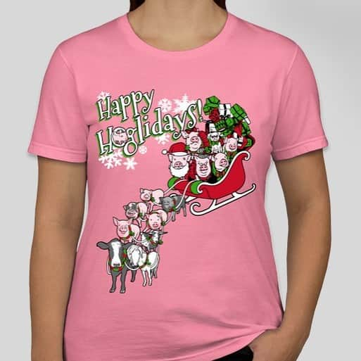 Priscilla and Poppletonさんのインスタグラム写真 - (Priscilla and PoppletonInstagram)「🎄CHRISTMAS SHIRTS ARE HERE!🎄 We are super excited to show you the design for our 2020 HOLIDAY APPAREL available for just 17 days so you get them in plenty of time to wear them before Christmas!  How cute am I as Prissy Claus with Santa Pop and the rest of the family delivering packages with the help of some of our rescued farm friends? Swipe to see the different options (youth sizes available, too). All proceeds will go to the animals @prissyandpops_helpinghooves. Did you know we have rescued 24 animals just in the past year? We  appreciate you considering purchasing one and/or making a donation at customink.com/fundraising/prissyandpop-helping-hooves-holiday-fundraiser (link in bio). AND...Who spots a certain special angel pig in the design??? As always, thOINKs for your support! We couldn’t save the lives we do without your help!🐷❤️🎄#christmasshirt #nonprofit #rescuefarm #prissyandpop #prissyandpopshelpinghooves」11月12日 23時17分 - prissy_pig