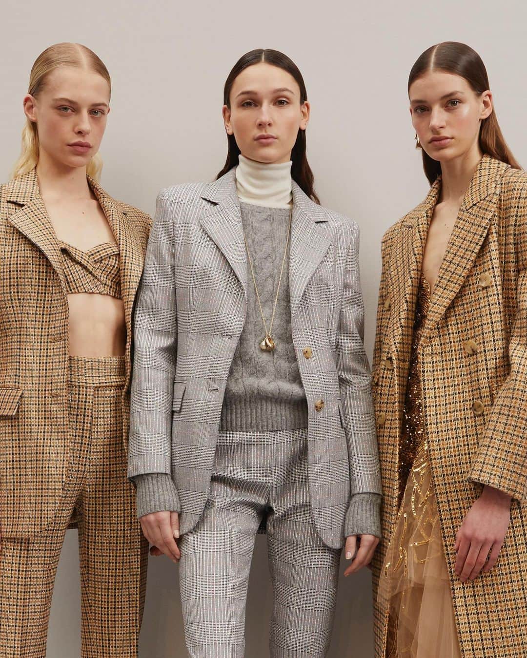 のインスタグラム：「Mannish and feminine. Prince of Wales check sartorial pieces from #FW2021 collection becomes unique with glitter threads details.  . . . #ErmannoScervino #FW2021 #Tailoring」