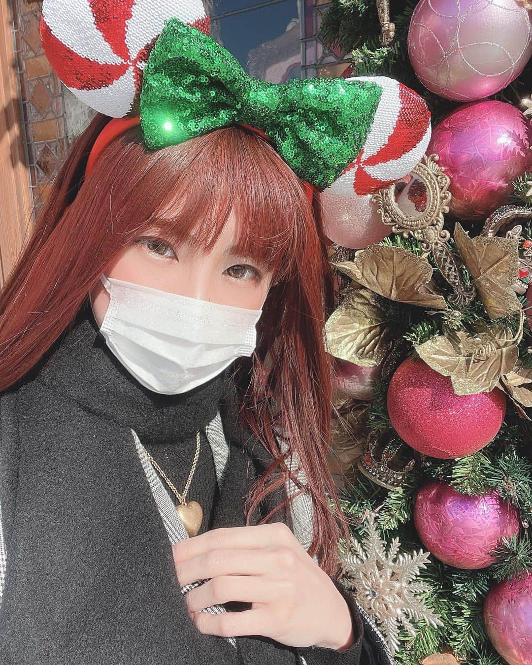 桜花りなさんのインスタグラム写真 - (桜花りなInstagram)「＊ クリスマス🎄💕 1人で行ったけど、皆んなが沢山 DMくれたので寂しくなかった😭💕 有難うございました!! ・ ・ #旦那氏不在　＃寝違え　＃不調 #ディズニー　#クリスマスディズニー #夢の国　#1人ディズニー」11月12日 23時20分 - xxyuricornxx