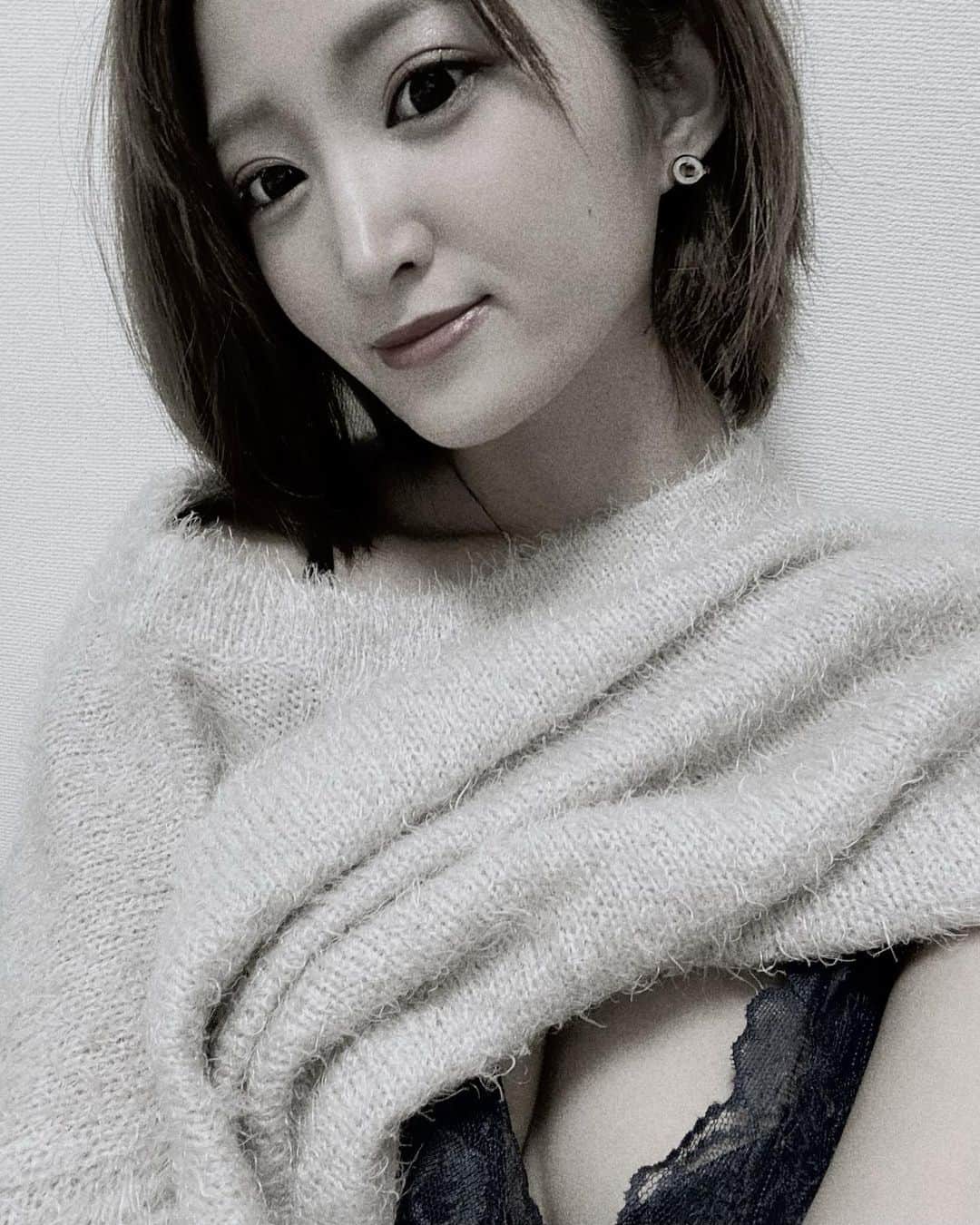 宮崎華帆さんのインスタグラム写真 - (宮崎華帆Instagram)「_ おちゅおちゅおちゅ🐭💋 .  #goodnight#portrait #beauty#japanesegirl  #インスタグラビア#グラビア#グラドル #gravure#그라비아#性感#泳衣#性感内衣 #Japan#girls」11月12日 23時24分 - seto09nami