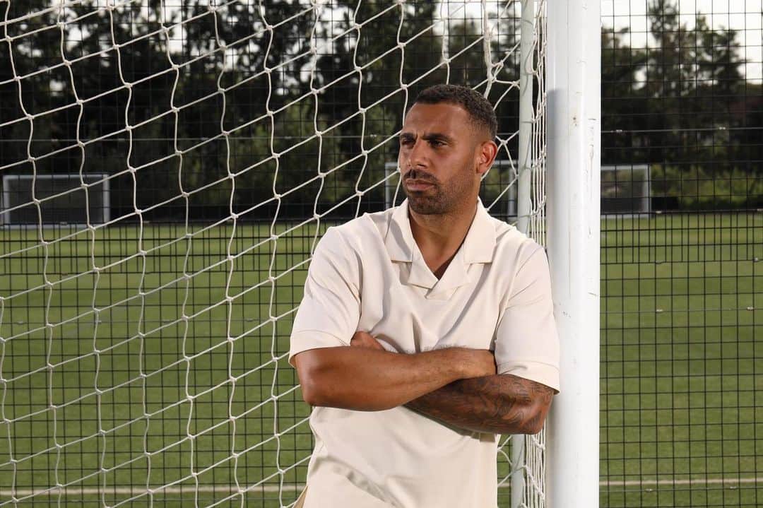 のインスタグラム：「Delighted to announce that #AntonFerdinand: Football, Racism and Me airs on @BBCOne, Mon 30th Nov. In the doc, I explore the issue of racial abuse in the game, talking about my own experiences for the first time & what can be done to help players coming through today!」