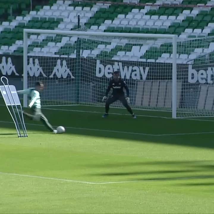 のインスタグラム：「🔋⚽️💪🏼 @realbetisbalompie」
