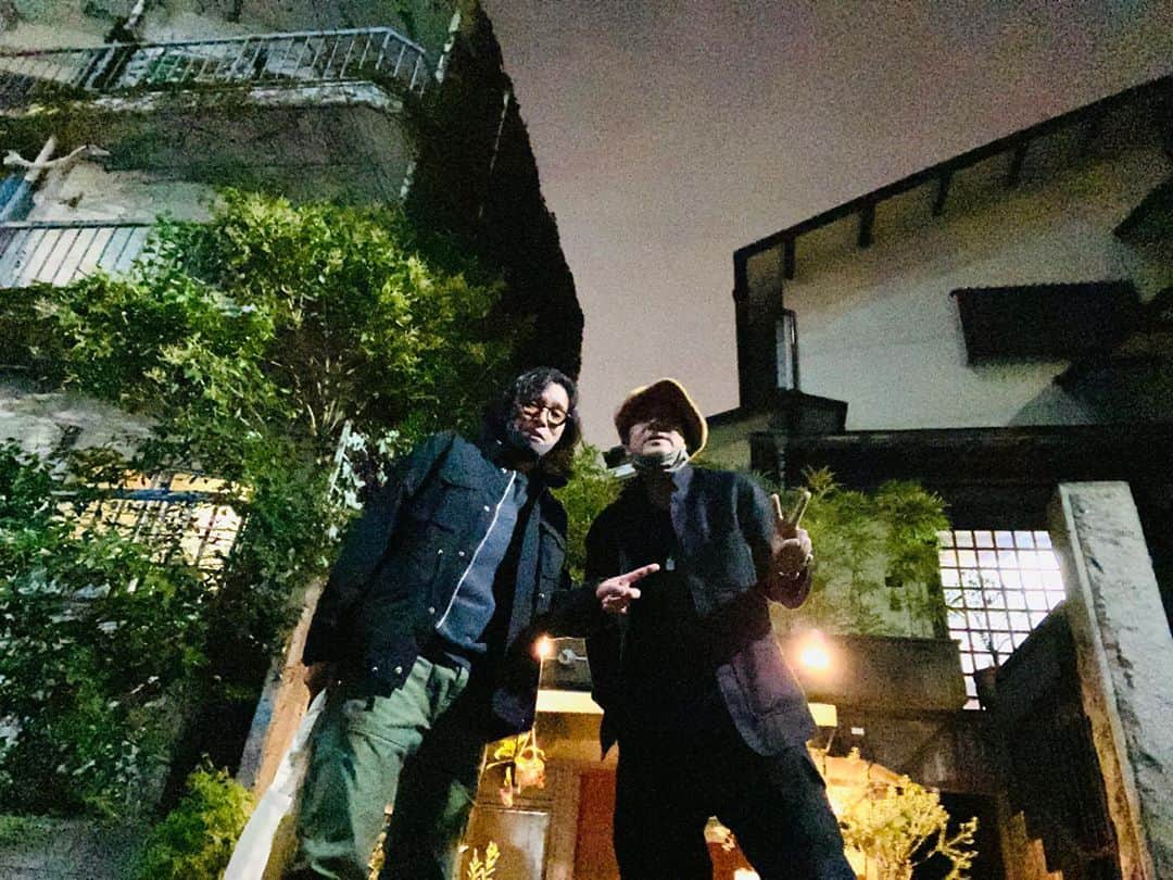 月に吠える。のインスタグラム：「斉藤さんと 大森さん。  #斉藤和義 #大森南朋」