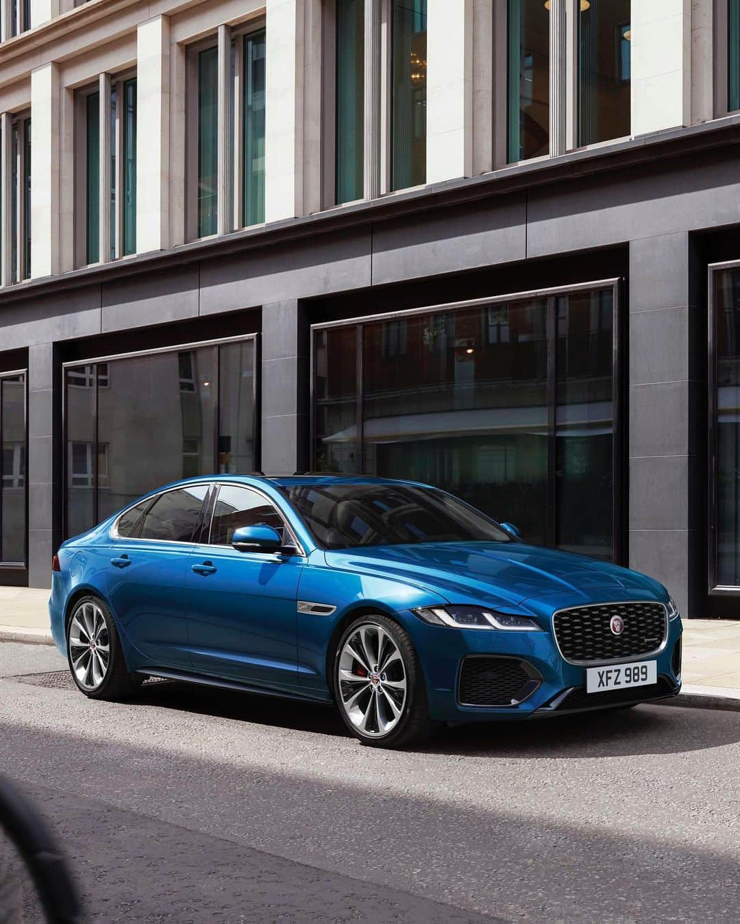 Jaguarさんのインスタグラム写真 - (JaguarInstagram)「“The New XF design represents a significant change. We have comprehensively updated both Saloon and Sportbrake to give them a more poised presence, providing a heightened sense of luxury and technology.” - Julian Thomson, Design Director, #Jaguar.  #NewXF #XF #XFSportbrake #Premium #Luxury #Performance #Sport #Saloon #MHEV #Hybrid #AWD #ElectricCars #Technology #CarsofInstagram #CarsWithoutLimits #InstaCar」11月12日 23時52分 - jaguar