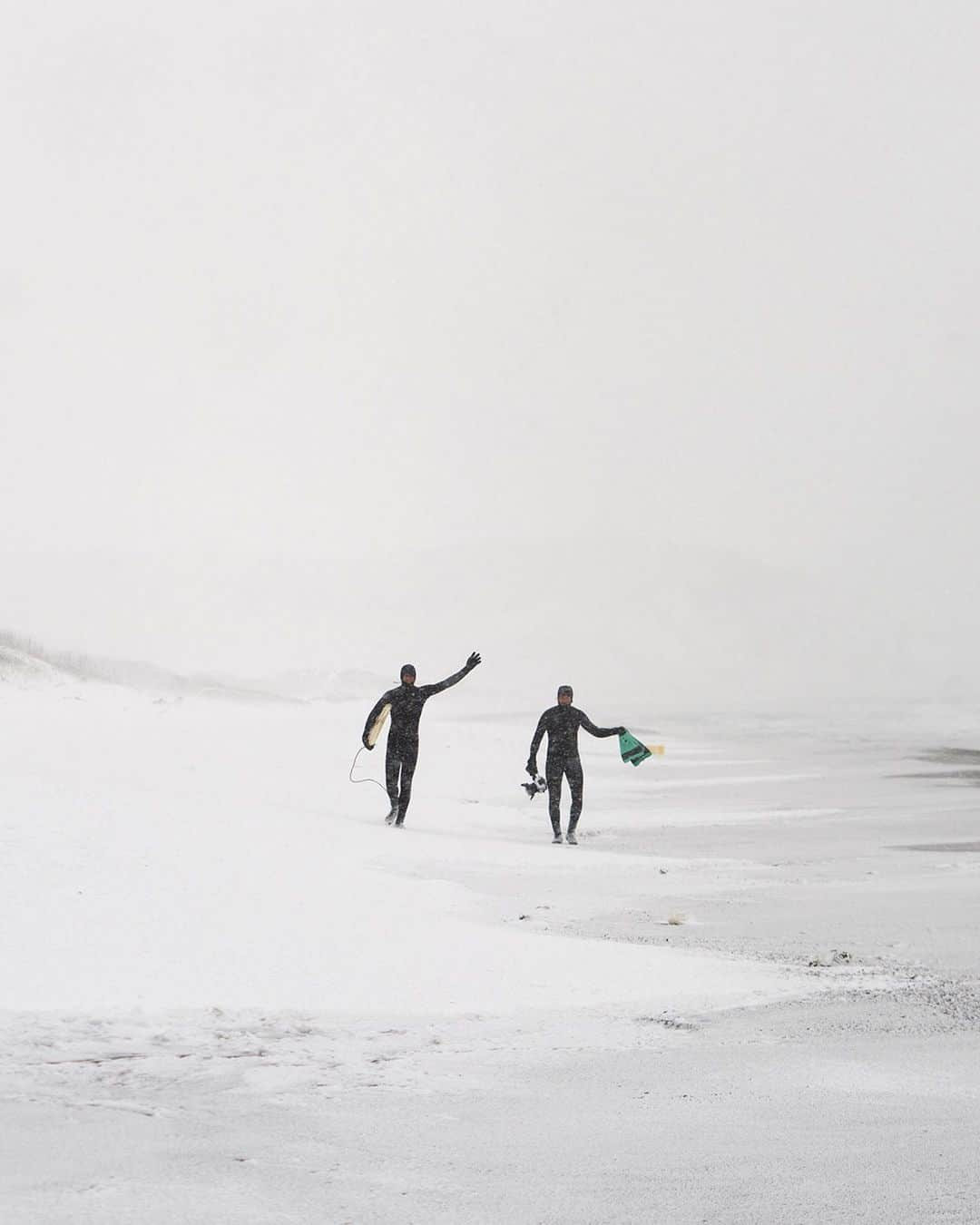 ビラボンさんのインスタグラム写真 - (ビラボンInstagram)「Day for it.  During their trip to Iwanai to film INAKA, the crew set aside some time to prove that our Recycler Wetsuits feat. Graphene double as snow gear.  Dive into our link in bio to get warmer, faster, for longer.  #BillabongWetsuits」11月12日 23時55分 - billabong