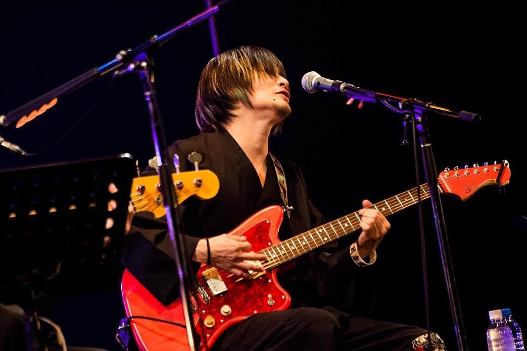 MONOEYESのインスタグラム：「2020.11.12 MONOEYES Semi Acoustic Live Tour 2020 Zepp Nagoya Day1 Photo by Maki Ishii monoeyes」