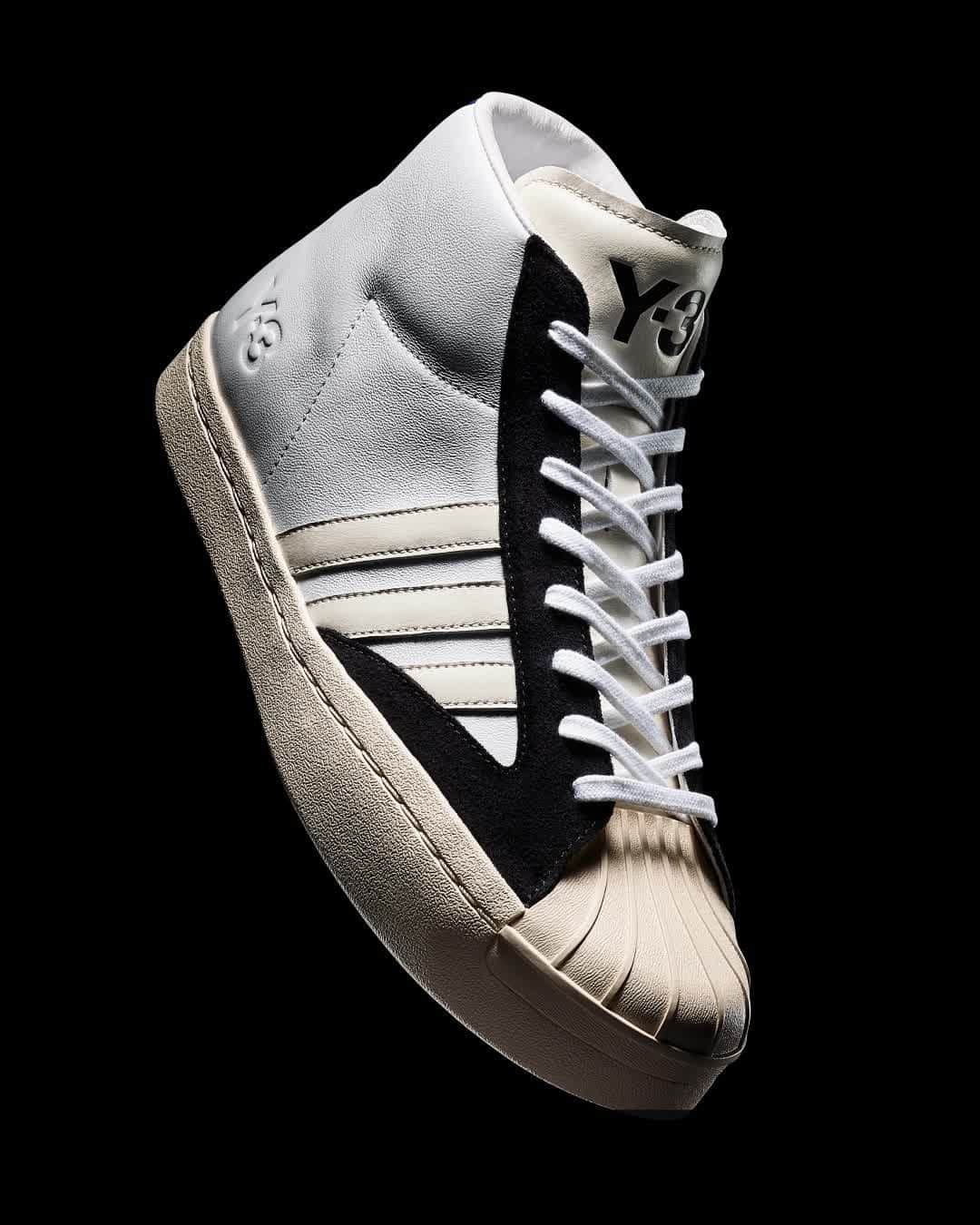 ワイスリーのインスタグラム：「Y-3 YOHJI PRO. Y-3 Fall/Winter 2020 Collection. --- #adidas #Y3 #YohjiYamamoto Discover the collection at adidas.com/y-3」