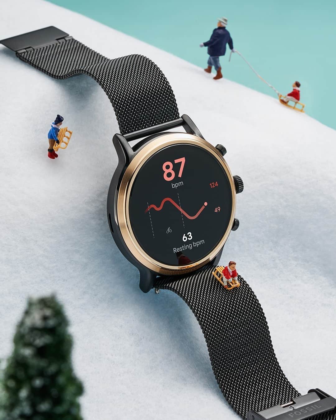 fossilさんのインスタグラム写真 - (fossilInstagram)「True or false: snow days are the best ways to get your heart rate up.  #FossilSmartwatch」11月13日 0時00分 - fossil
