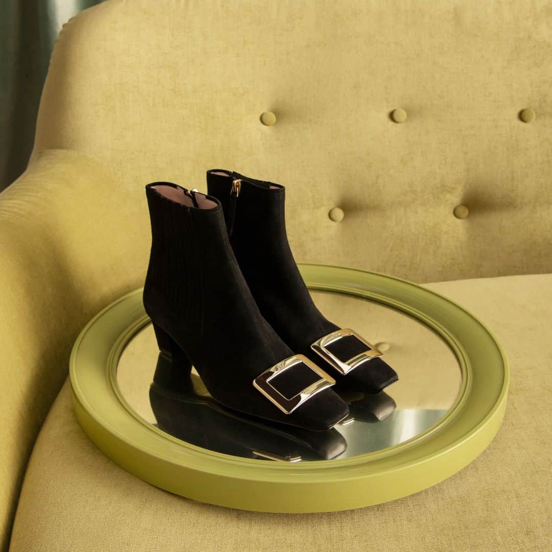 ロジェ・ヴィヴィエさんのインスタグラム写真 - (ロジェ・ヴィヴィエInstagram)「@GherardoFelloni designs the boots version of the iconic buckle shoes with the #BelleVivier booties.   #RogerVivier #RVSS21 #GherardoFelloni   Discover the collection through link in bio or visit your nearest Roger Vivier boutique.   Photography: @Eugeniointini」11月13日 0時01分 - rogervivier