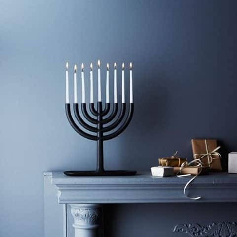 HGTVさんのインスタグラム写真 - (HGTVInstagram)「Make this year's Hanukkah celebration feel special with festive (and funny!) gifts. 🎁 From a celebratory scented candle reminiscent of latkes and jelly donuts to an adorable wooden menorah for kiddos, our gift guide has ideas for everyone on your list. 🕯🕎⁠ ⁠ Shop this gorgeous cast iron menorah and more Festival of Lights gifts at the link in our profile. 🛍🔝⁠ ⁠ #shopping #hanukkah #menorah #festivaloflights #gifts」11月13日 0時02分 - hgtv