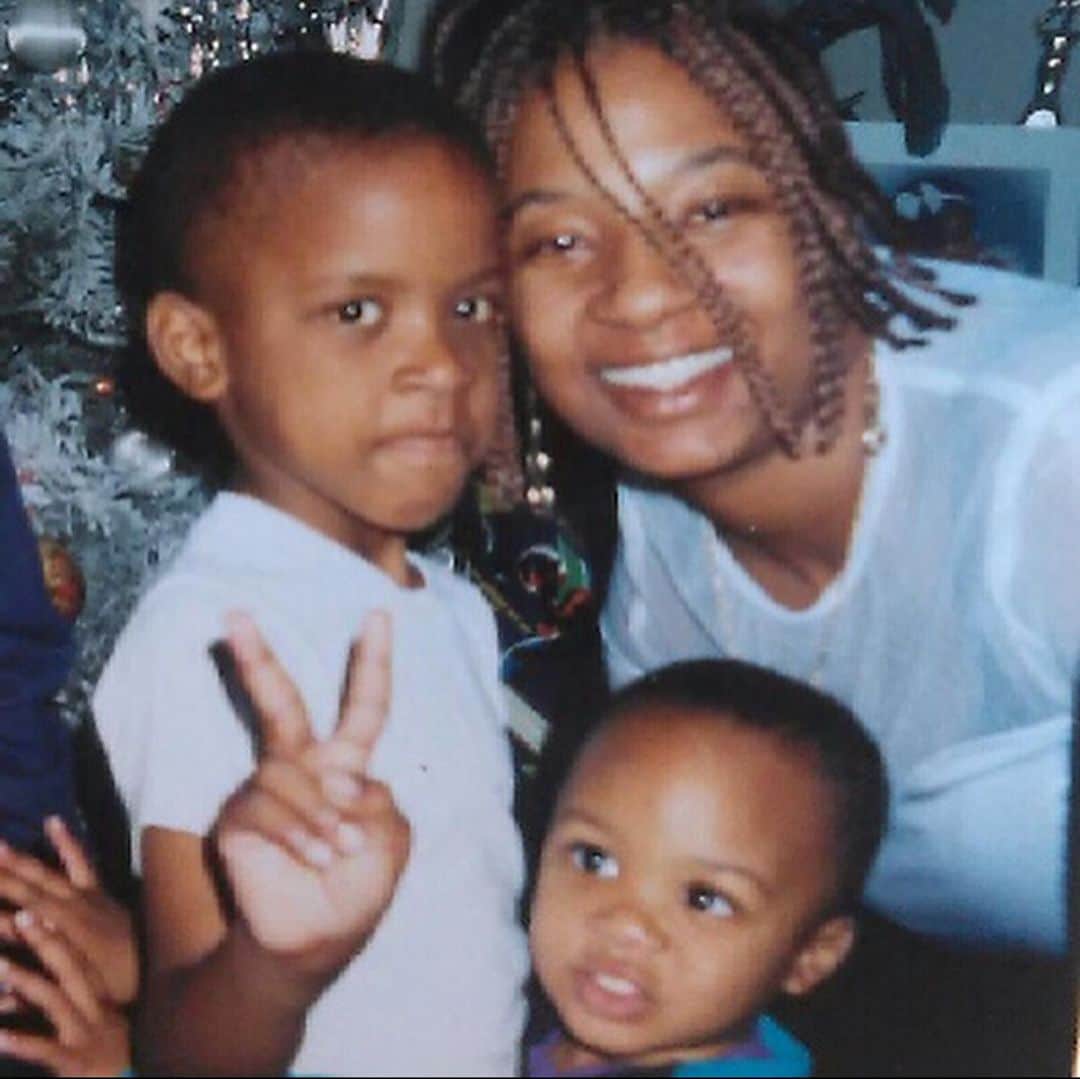 デイミアン・リラードのインスタグラム：「My mama really the GOAT! I loves ya and I needs ya ... Happy bday mama! Celebrating you today for all you do for everyone and simply being your one of a kind self. Thank you for being the perfect mother ! ❤️🎉🎁💯🎈#Goodlife #OurAnthem #SugaGeeFromTheB👌🏾 @sugagee」
