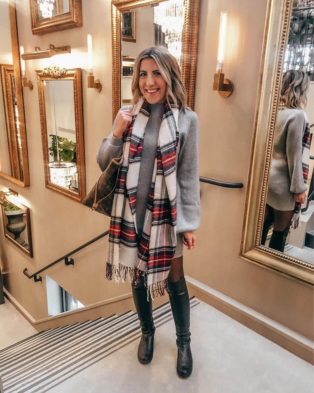 Stephanie Sterjovskiさんのインスタグラム写真 - (Stephanie SterjovskiInstagram)「Throw on a plaid scarf and you’ve made any outfit more festive! 🎄❤️ Snapped this pic last year doing some holiday shopping at the mall - doing all of mine online this year. How about you? There’s a new gift guide on my blog today with lots of cozy finds and more outfit ideas for the holidays on my stories 🎁 . http://liketk.it/30X5b @liketoknow.it #liketkit #LTKgiftspo #LTKstyletip #holidaystyle #holidayoutfits」11月13日 0時09分 - stephsjolly