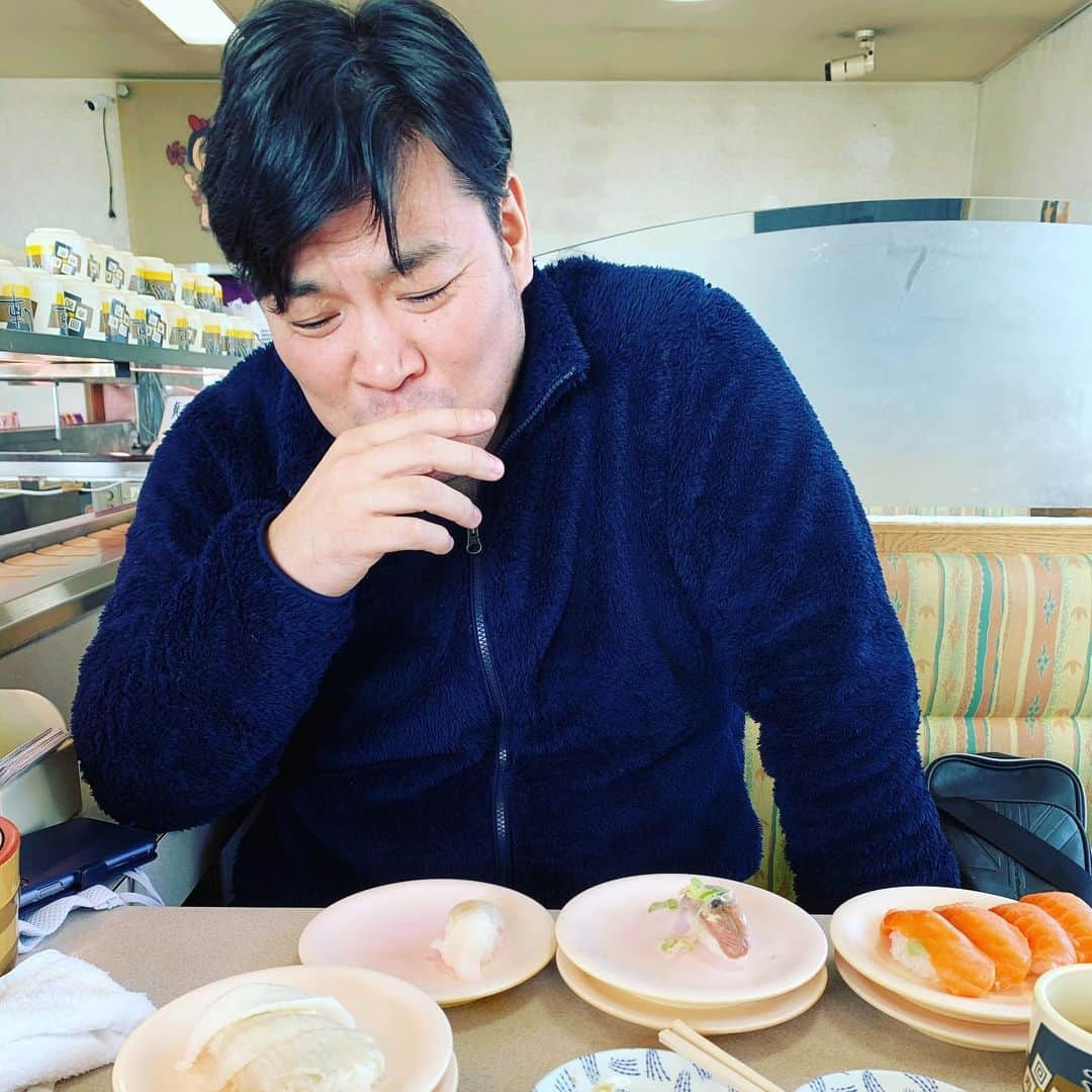 今成夢人さんのインスタグラム写真 - (今成夢人Instagram)「旨すぎた寿司 in 根室 直ぐにその旨さを言語化出来ないけど、なんとか言語化しようとnow loadingな表情を見せるときの男色ディーノはグッドコンディションの証拠 #男色ディーノ」11月13日 0時19分 - yumehitoimanari