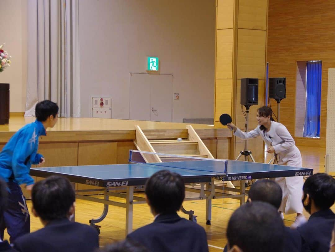 平野 早矢香さんのインスタグラム写真 - (平野 早矢香Instagram)「東海大学菅生高等学校中等部の夢育て講座で講演をさせていただきました✨ 実は下平孝富校長先生は、私の仙台育英秀光中学在学時代に歴史の授業を教えていただいたというご縁で、今回このような機会をいただきました😊 下平先生からは「大きくなったなぁ〜！成長したなぁ〜」と言うお言葉をいただきとても嬉しいのですが、先生！卒業してからもう20年経っていますからね😂😂😂笑 ・ ・ 学校に着いてすぐ学生の皆さんが大きな声で挨拶をしてくれて、講演中も一生懸命耳を傾け真剣な眼差しで聴いてくれて、話をしている私もとっても嬉しかったです‼️ これからの学生生活も元気よく前向きに過ごしてほしいと思います✨ ・ ・ 明日いや本日11月13日(金)は #テレビ朝日 #グッドモーニング  #朝6時から出演します」11月13日 0時21分 - sayakahirano0324