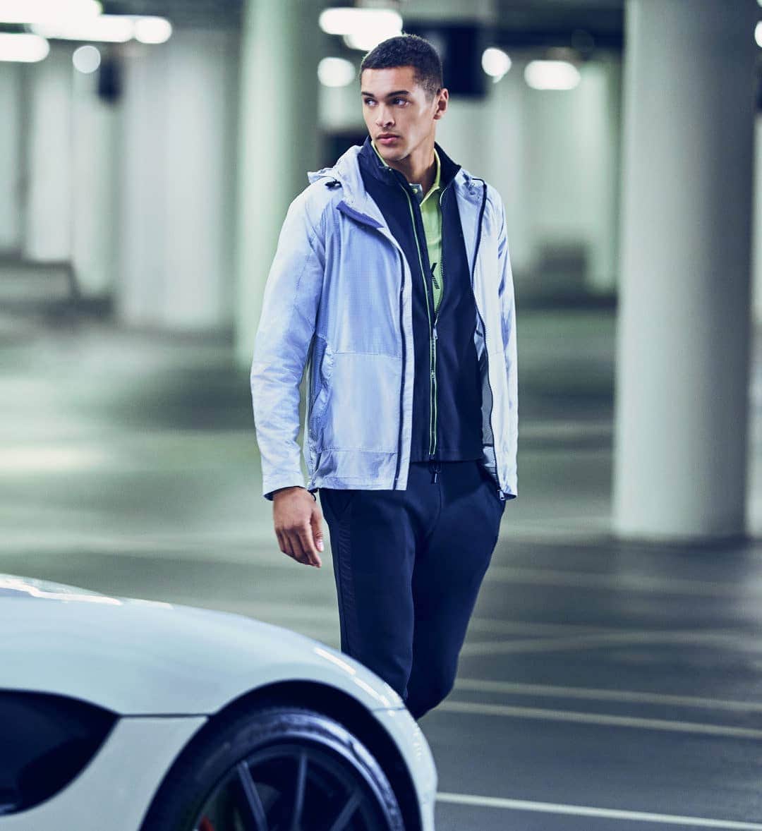 ハケットのインスタグラム：「Stay well dressed throughout the cold seasons with the latest Aston Martin collection. #STAYHackett」
