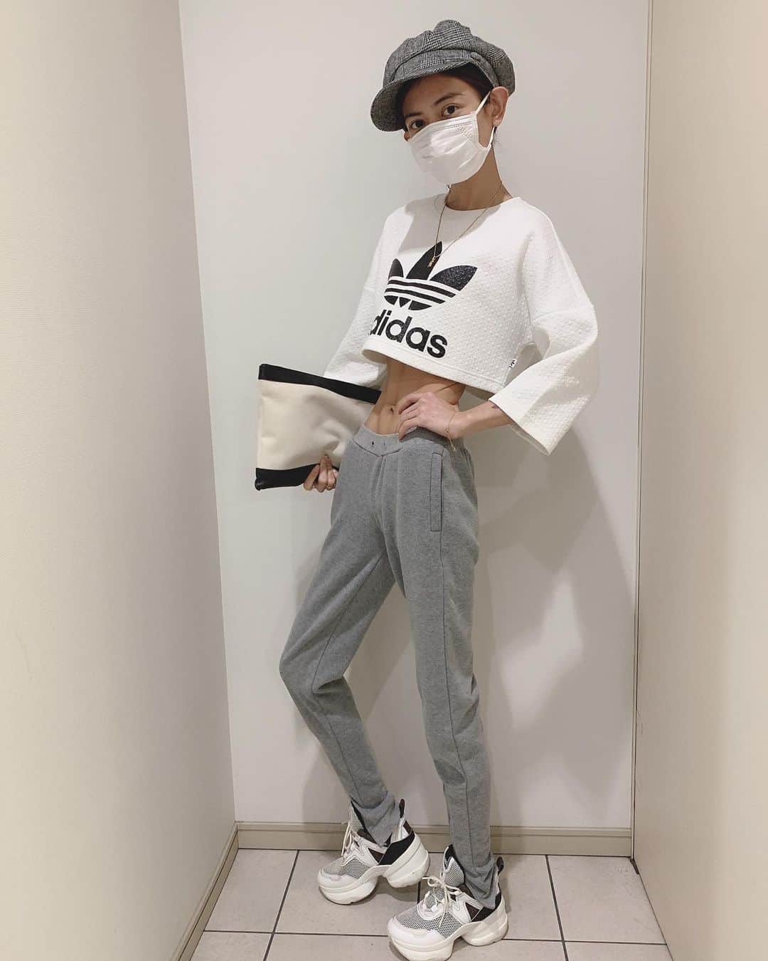 間宮梨花さんのインスタグラム写真 間宮梨花instagram 5月の話 ウエストげき細 私服タグ付け スウェットパンツ Yuriavodka ゆりあねーちゃんのときのgyda ねーちゃんが作った服今もずっと 着てるのたくさん 5月の私服 Adidas スウェットパンツ