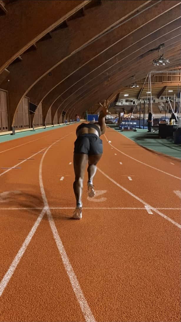 ステラ・アカクポのインスタグラム：「Technical and sprint session 💥   #motivation #sprint #trackandfield #woman #trainingmotivation #runningmotivation」