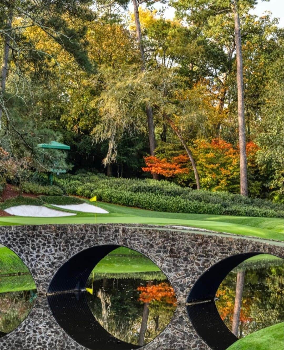 Dude Perfectのインスタグラム：「IT’S MASTERS TIME ⛳️🍂 Who’s your pick this week at Augusta National?  📸: @themasters」