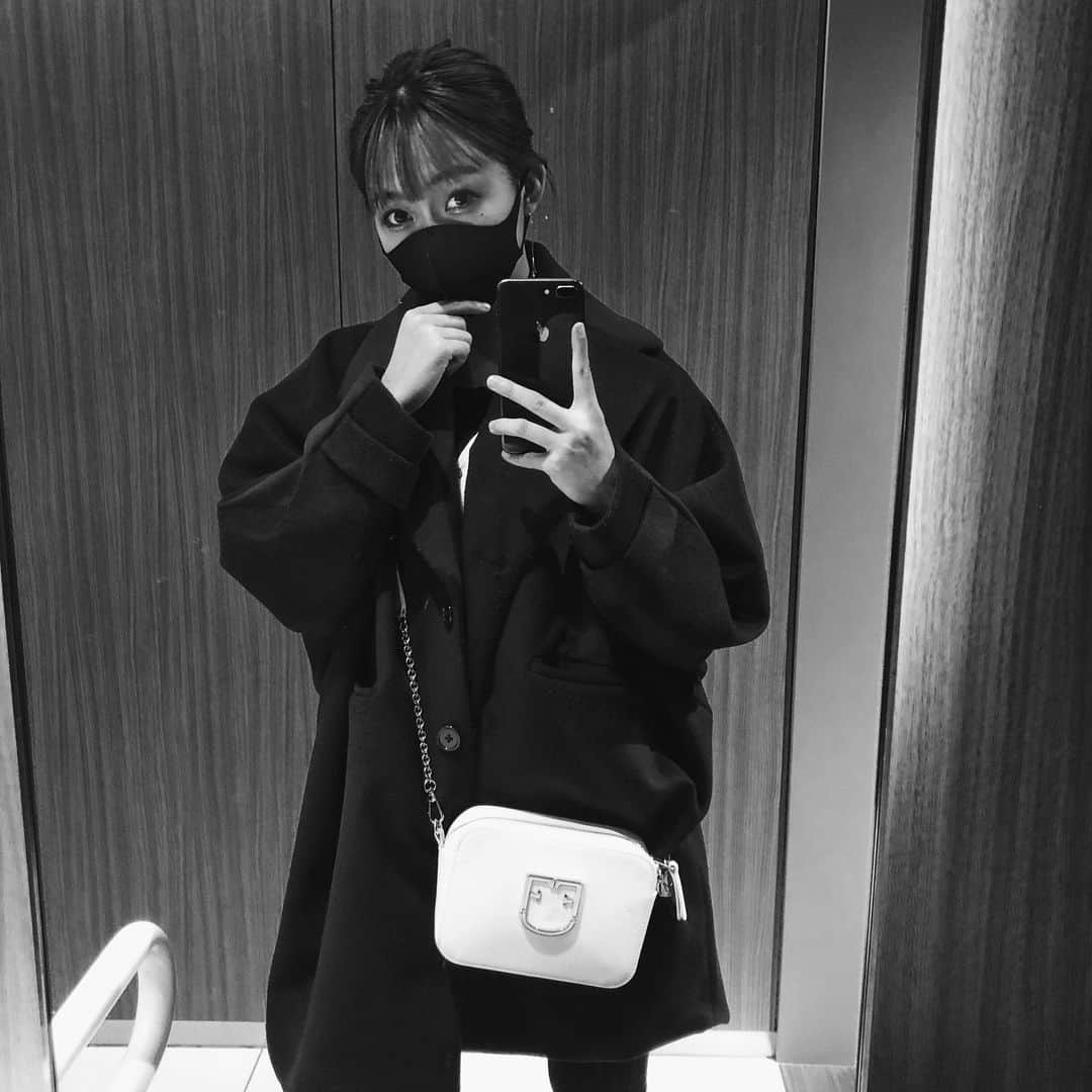 澤田桃佳のインスタグラム：「🖤 深夜更新失礼します」