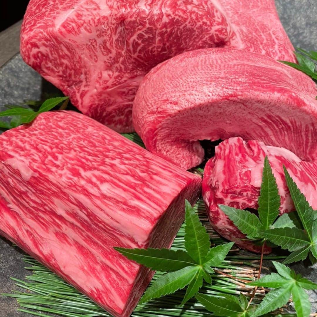 るるぴ（ららぴ ＆ るるぴ）のインスタグラム：「美味しいお肉と大好きな白トリュフ🥰💓 幸せでした‪(σ･ᴗ･ )σ‬♪  USHIGORO S  #焼肉 #飯テロ #うしごろ  #うしごろs」