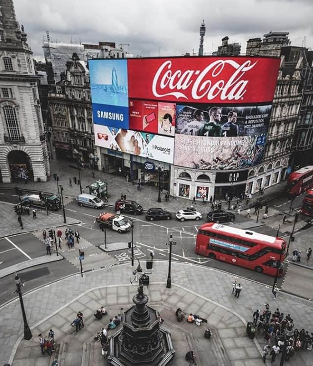 ベンシャーマンさんのインスタグラム写真 - (ベンシャーマンInstagram)「#PiccadillyCircus by @MrLondon❤️」11月13日 1時00分 - benshermanofficial