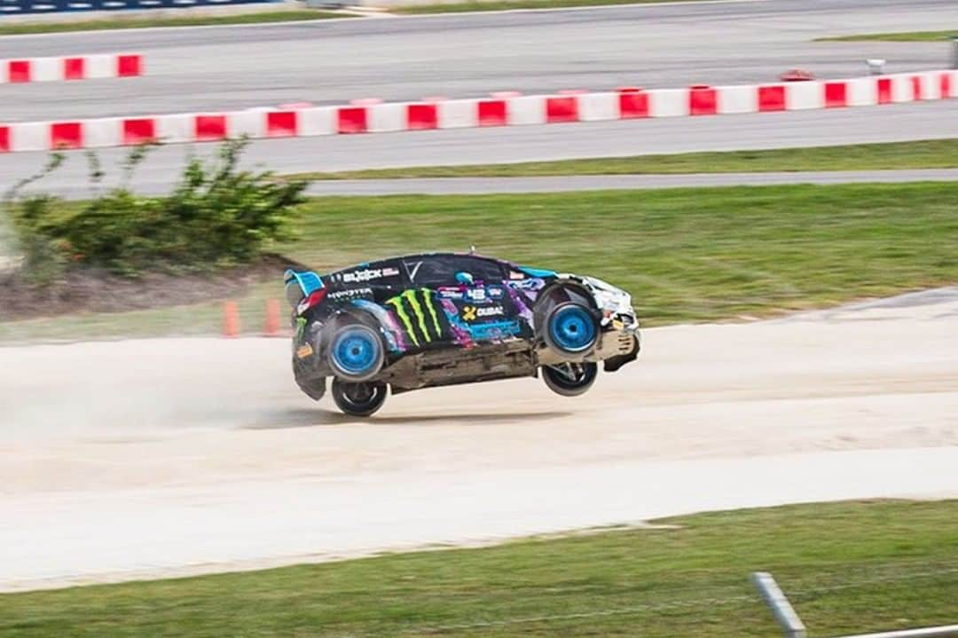 ケン・ブロックさんのインスタグラム写真 - (ケン・ブロックInstagram)「My Barbados racing curse! Two races in rallycross and two big freakish crashes. Check out the story of how my 3rd time racing in Barbados went in the new episode on my YouTube channel (link in bio). #cursedinbarbados #checkerorwrecker #FordFiesta #RallyBarbados」11月13日 1時00分 - kblock43