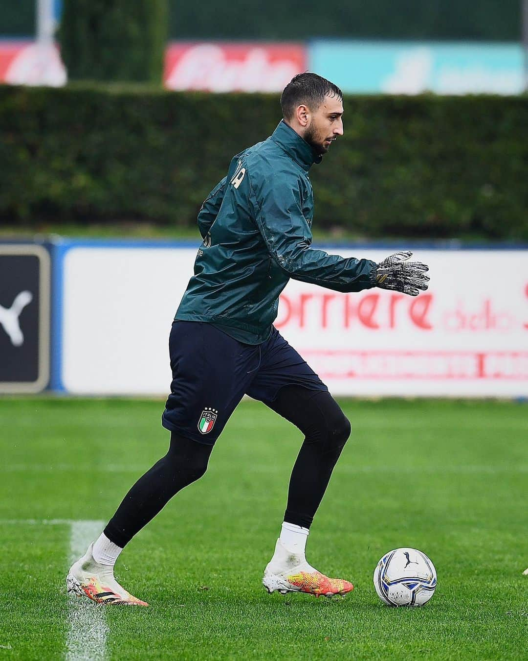 ジャンルイジ・ドンナルンマのインスタグラム：「Running to #NationsLeague 🧤🇮🇹」