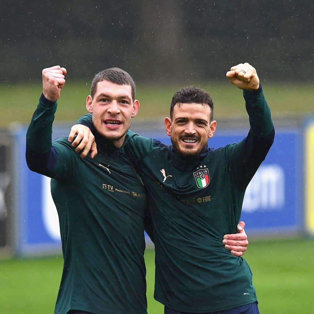 サッカーイタリア代表さんのインスタグラム写真 - (サッカーイタリア代表Instagram)「#Nazionale 🇮🇹 . 📸 Allenamento sotto la pioggia ☔️ per gli #azzurri . . 📸 Training in the rain for the #Azzurri ☔ . . #Coverciano #VivoAzzurro」11月13日 1時14分 - azzurri