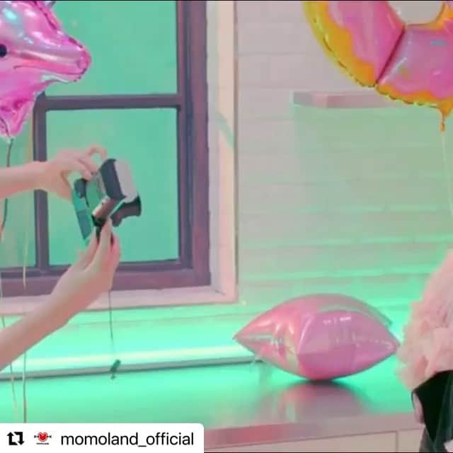 MOMOLAND JAPANのインスタグラム：「#Repost @momoland_official MOMOLAND 3rd Single Album <Ready Or Not>  M/V Teaser 1. 2020.11.17(TUE) PM6 (KST)  ▶ youtu.be/_EDIP19vahY  #MOMOLAND #모모랜드 #HYEBIN #JANE #NAYUN #JOOE #AHIN #NANCY #혜빈 #제인 #나윤 #주이 #아인 #낸시 #Ready_Or_Not #레디올낫 #MOMOLAND_Are_you_ready? #モモランド」