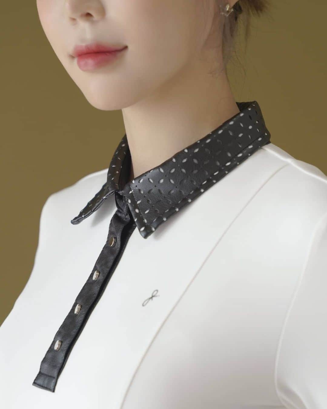 J.JANE JAPANさんのインスタグラム写真 - (J.JANE JAPANInstagram)「. Leather collar T-shirts （white） ¥23,230 . Button Flower Skirt (Black) ¥20,200 . Custom beret ¥11,000 . #golf#골프 #ゴルフ#golfwear #j_jane #j_jane_golf #スポーツ#golfswing #ドライバー#アイアン#golf#fashion#韓国ファッション#ゴルフ好き#golfing#golfer #ゴルフウエア #ゴルフスイング#ゴルフ女子#ゴルフ男子#トレーニング#ゴルフ部#ゴルフ初心者#打ちっ放し#パター練習#コンペ」11月13日 11時00分 - j.jane_japan