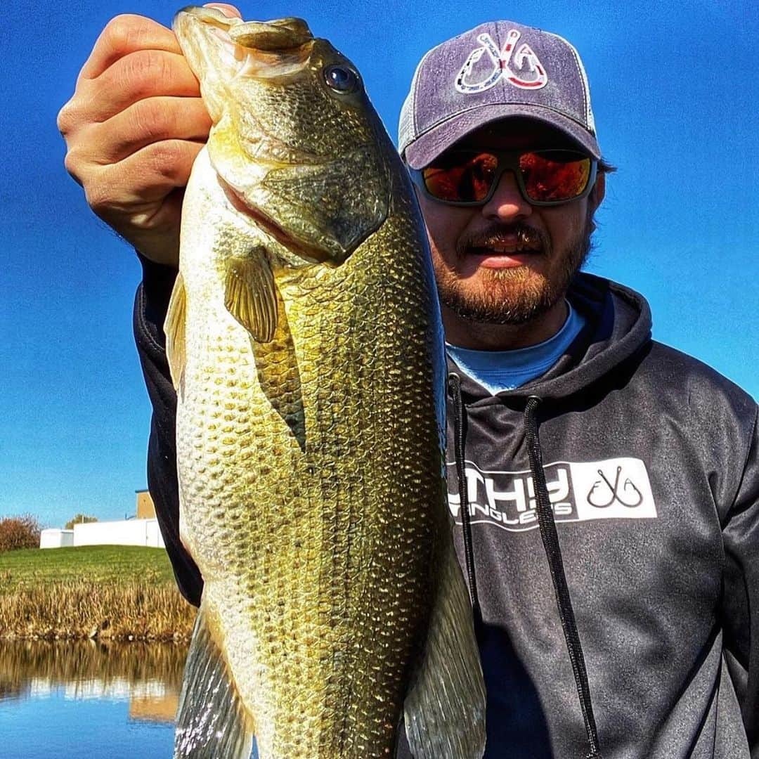 Filthy Anglers™さんのインスタグラム写真 - (Filthy Anglers™Instagram)「Team Filthy member @alancrandallfishing from Iowa is ready for the cold fishing months ahead. To the guys out there with ladies, this is a quick public service announcement - if you have a lady/gf/significant other keep an eye on your hoodies! Tis’ the season they go missing mysteriously! Ladies if you want his hoody, just ask them to buy you one, especially if it’s his Filthy hoody! Congrats on the catch Alan you are Certified Filthy - keep that hoody secure would ya! www.filthyanglers.com #hoody #fishing #filthyanglers #nature #outdoor #bigbass #fallfishing #icefishing #hunting #kayak #monsterbass #fish #getfilthy #anglerlife #anglerapproved #catchandrelease」11月13日 10時55分 - filthyanglers