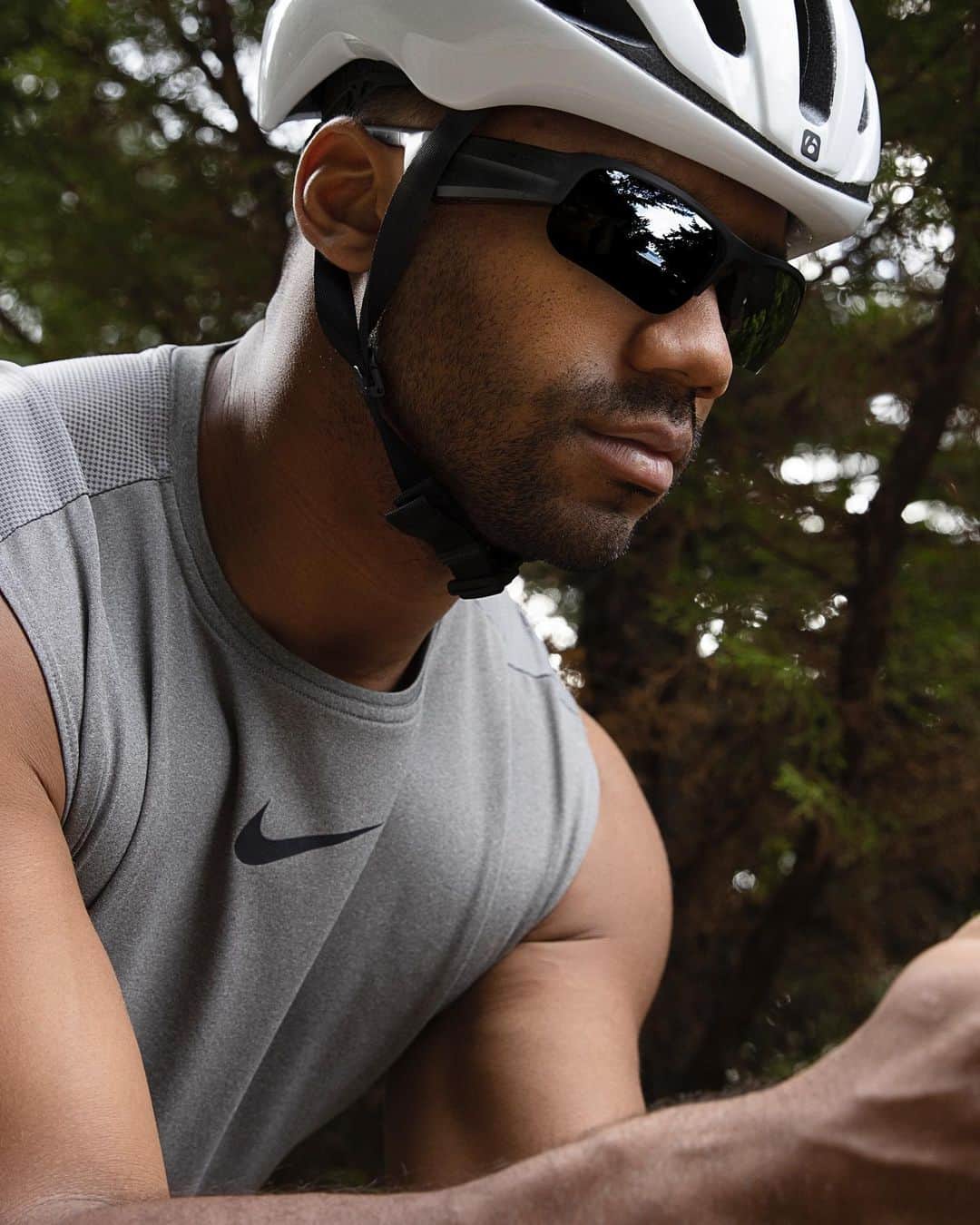 ラッセル・ウィルソンのインスタグラム：「Cross training made easier with my #BoseFrames 🚴🏽‍♂️😎🎧 #TeamBose @bose」