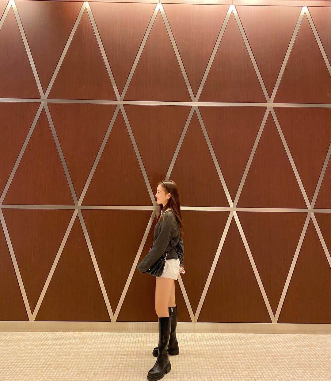 青山舞莉のインスタグラム：「おはよう☀ 先週着たコーデで一番好き🥺 ディナーに着て行ったお洋服 boots @sly_official  everything else @zara」