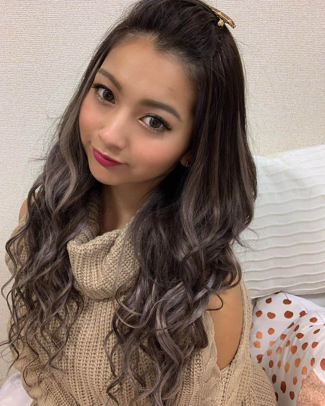 ゆきぽよさんのインスタグラム写真 - (ゆきぽよInstagram)「New Hair❤️❤️❤️. . . 今回も @beautician_waka に. やってもらったよ💁🏼‍♀️✨. . . 今回も #プルエクステ を. 付けてもらいました☺️❣️. . . カラーはダークカラーグレージュ❤️. . . ちょーお気に入りめっかわ☺️❤️. . . #newhair #ヘアカラー」11月13日 11時07分 - poyo_ngy