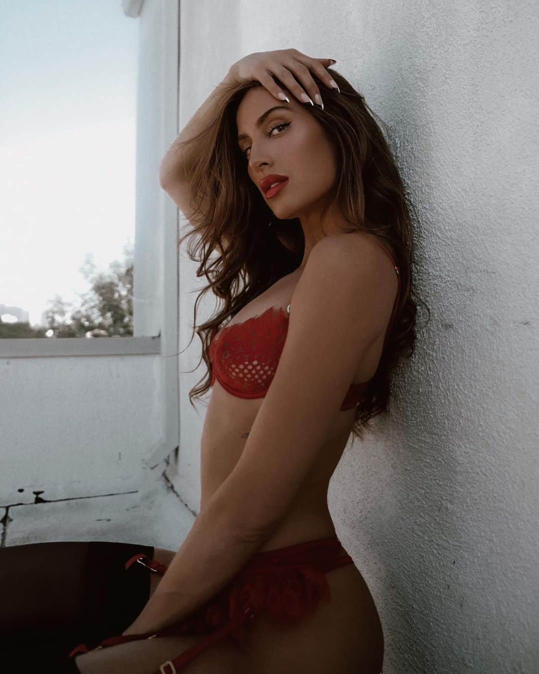 Kaylee Ricciardiのインスタグラム：「It’s the nails for me.... 🌹which ones your favorite? @maddieyoungmedia @eatslingerie」