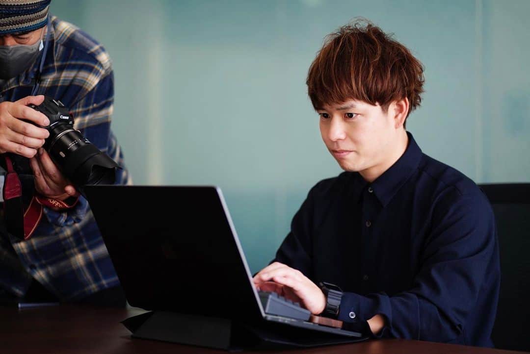 石田太志のインスタグラム：「I was interviewed by HHKB. ・ #footbag #taishiishida #freestyle #soccer #follow #worldchampion #performance #performer #instagramer #hackysack #hhkb #happyhackingkeyboard #PFU #keyboard #interview #webmedia」