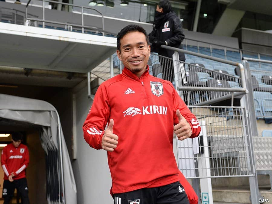 日本サッカー協会さんのインスタグラム写真 - (日本サッカー協会Instagram)「【2020.11.12 Training①📸】  11/12（木）パナマ代表との試合会場となるStadion Graz Liebenauで前日練習に臨みました。  中断していた2022年のFIFAワールドカップ・アジア2次予選が来年3月に再開されることがAFCから発表され、今回の2試合はその予選を控えて最後の実戦の機会となります。  #森保一 監督はオンラインで会見に臨み、「相手が困るような攻撃、守備をしたい」と抱負を述べました。  ⌚11.13(金)23:15KO（日本時間） 🆚パナマ🇵🇦 📺フジテレビ系列にて全国生中継（一部地域除く） ✅活動中の様子を映した #TeamCam は YouTubeチャンネル #JFATV で配信中！ 試合前に要チェック📹 ぜひ！チャンネル登録をお願いします。  #daihyo #SAMURAIBLUE #新しい景色を2022」11月13日 11時16分 - japanfootballassociation