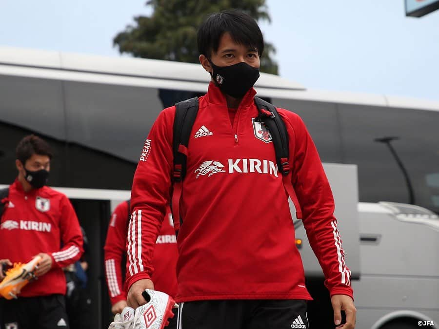 日本サッカー協会さんのインスタグラム写真 - (日本サッカー協会Instagram)「【2020.11.12 Training①📸】  11/12（木）パナマ代表との試合会場となるStadion Graz Liebenauで前日練習に臨みました。  中断していた2022年のFIFAワールドカップ・アジア2次予選が来年3月に再開されることがAFCから発表され、今回の2試合はその予選を控えて最後の実戦の機会となります。  #森保一 監督はオンラインで会見に臨み、「相手が困るような攻撃、守備をしたい」と抱負を述べました。  ⌚11.13(金)23:15KO（日本時間） 🆚パナマ🇵🇦 📺フジテレビ系列にて全国生中継（一部地域除く） ✅活動中の様子を映した #TeamCam は YouTubeチャンネル #JFATV で配信中！ 試合前に要チェック📹 ぜひ！チャンネル登録をお願いします。  #daihyo #SAMURAIBLUE #新しい景色を2022」11月13日 11時16分 - japanfootballassociation