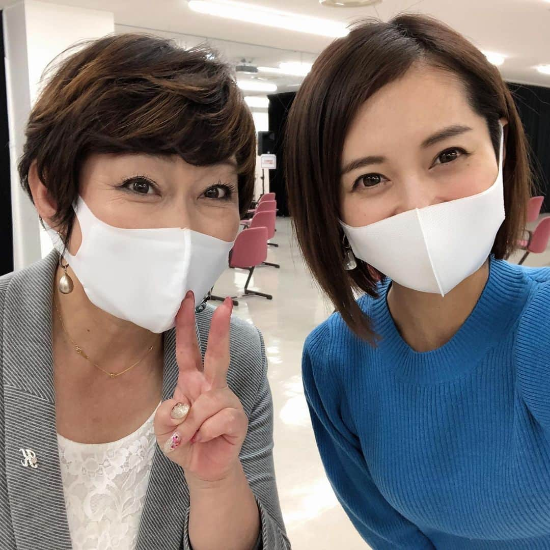 上条百里奈さんのインスタグラム写真 - (上条百里奈Instagram)「北海道「介護のしごとイベント」 今年もありがとうございました✨ ・ ゲストにオクラホマさんと りんごちゃんを迎え、 介護を伝えるトークショー🙌✨ ・ 「ゆりちゃん先生〜♡」 と呼んでくれるりんごちゃんに終始胸きゅんしつつ、 オクラホマさんの質問力に感動し一気に大好きになりました☺️♡ ・ 介護や福祉を伝えているときね、 頷きながら泣きながら聞いてくれる方を見ると、「きっといい介護を経験されたんだな〜」と私まで泣きそうになります。 来てくださった皆さま お忙しい中、本当にありがとうございました。✨ ・ ・ 学生さんもぜひまた会おうね♡ 今後が楽しみです☺️✨ ・ ・ #介護 #介護福祉 #介護福祉士 #北海道 #介護のしごとイベント #トークショー #りんごちゃん #オクラホマ さん  #札幌 #小樽 #岩見沢 #旭川  #お手紙ありがとう #すっごく嬉しかったです」11月13日 11時26分 - yurina_kamijo