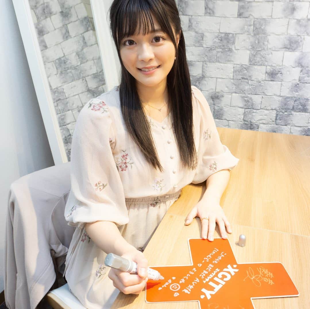XCITYのインスタグラム：「奏音かのんちゃんにインタビューさせていただきました！  かのんちゃんの見た目どおりほんわか、おっとりで和やかなインタビューに・・・なりそうなところを、ガッと食い込んでデビューからの性長っぷりを聞いてきました！  近日公開予定。お楽しみに～～！  #奏音かのん #セクシー女優 #jav #AV女優インタビュー」