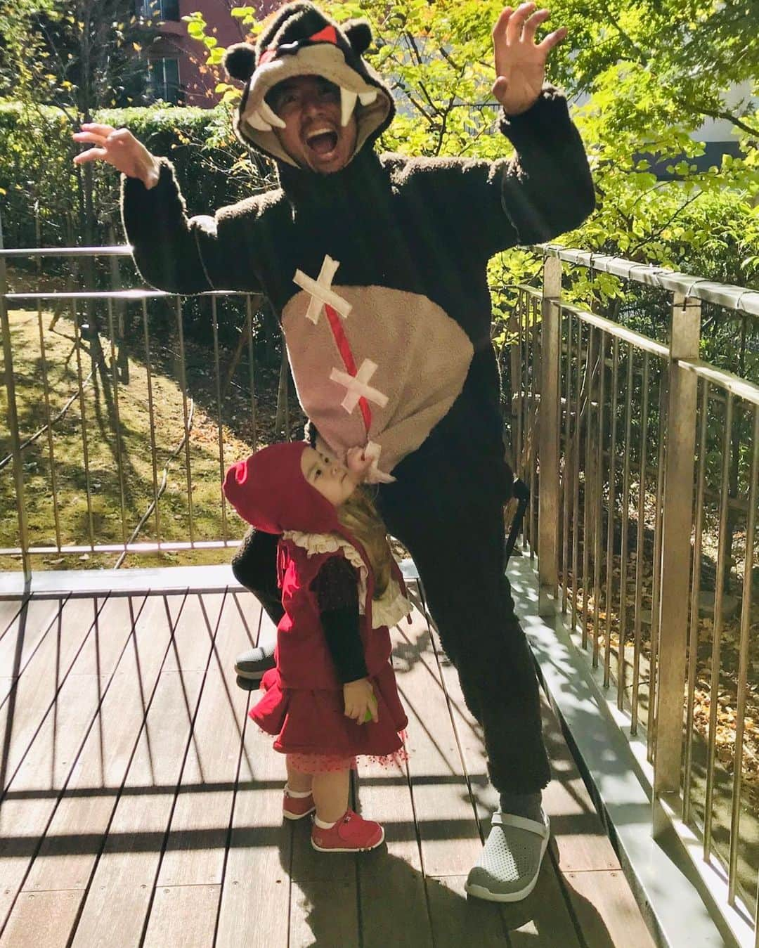 ケイン・コスギのインスタグラム：「A little late but since I missed Halloween with my daughter」