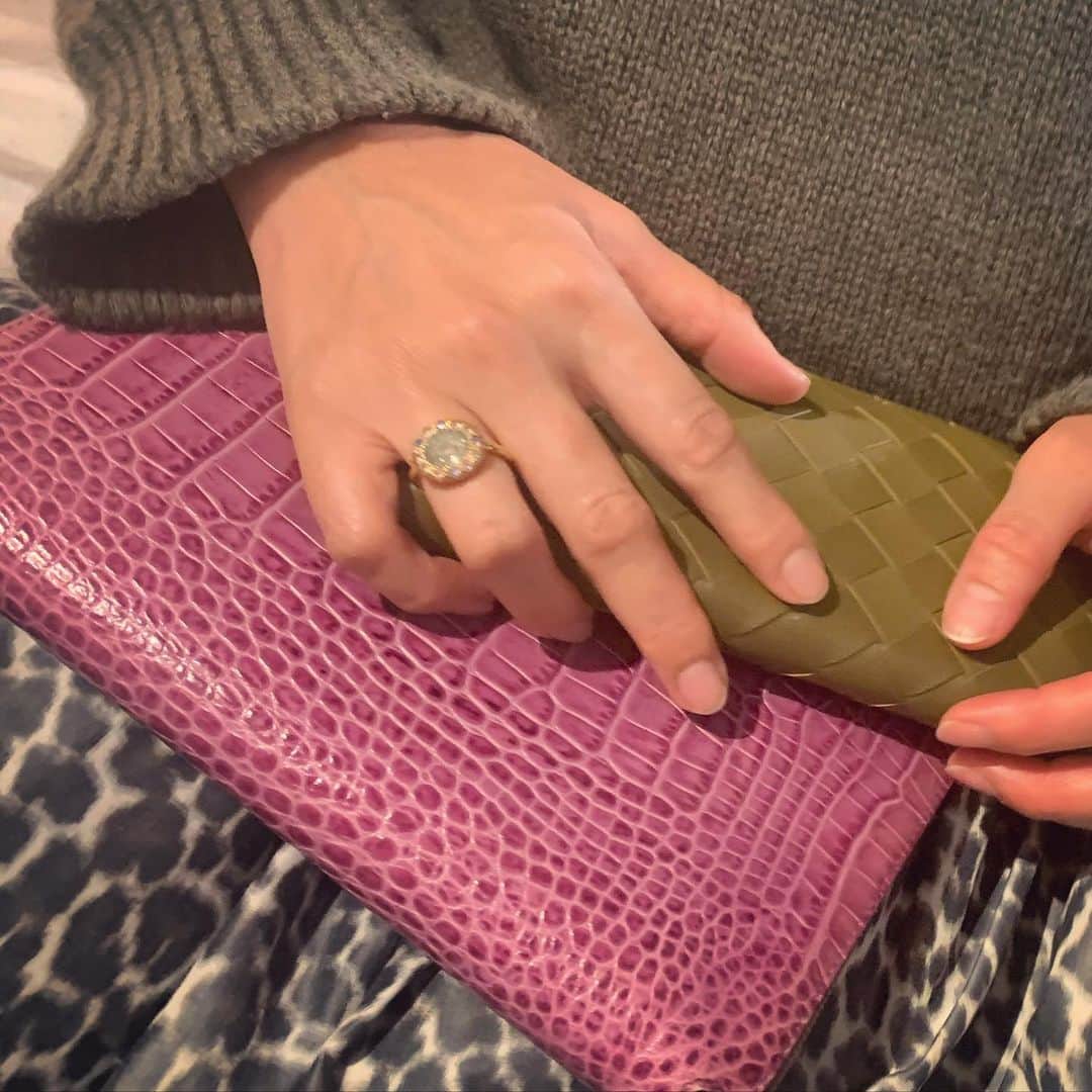 風間ゆみえのインスタグラム：「久しぶりに薬指を飾ったMarie-Hélène de Taillac (マリーエレーヌ・ドゥ・ タイヤック)の宝物のリング✨　  @mariehelenedetaillac  #yumie_k_style」
