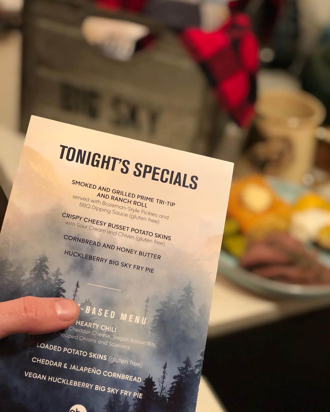 エリカ・クリステンセンさんのインスタグラム写真 - (エリカ・クリステンセンInstagram)「Settling in for movie night — tv night! — courtesy of @bigskyabc.  One of my first jobs was for @davidekelleyproductions!  It was a little role on The Practice that I loved. Must’ve been 1998? #And Cole worked in Big Sky for a few years as a (skipping out on college for ski season) kid.  Excited for @jadepettyjohn_official (♥️) and other great cast members (@ryanphillippe!)  We followed directions in prepping dinner and a “Montana Mule”.... #welcometobigsky」11月13日 11時46分 - erikachristensen