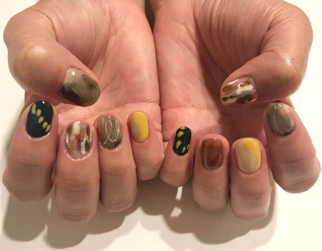 関根祥子のインスタグラム：「ニットの時期ですね🧶🍂🧸  #mojonail #nails#nail」